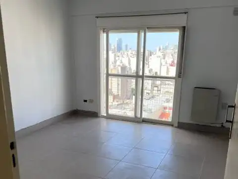 En Alquiler,3 Ambientes, $700.000.-Carlos Calvo 2.100,Cfte Abierto, Muy Luminoso