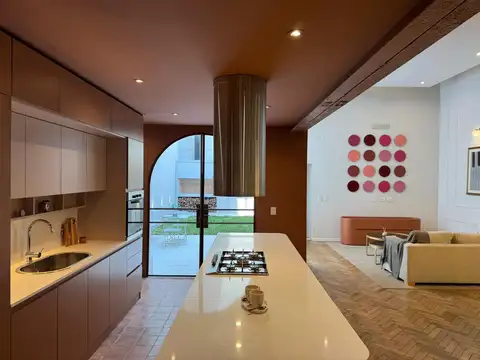 venta casa diseño de autor con pileta y cochera en barrio abasto