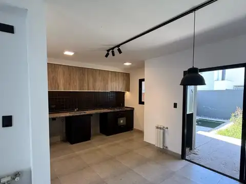 Casa en venta 3 dormitorios 3 baños patio pileta 24 hs seguridad