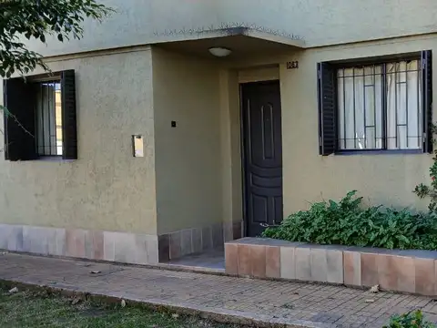 CASA/PH EN VENTA 73 E/ 16 Y 17