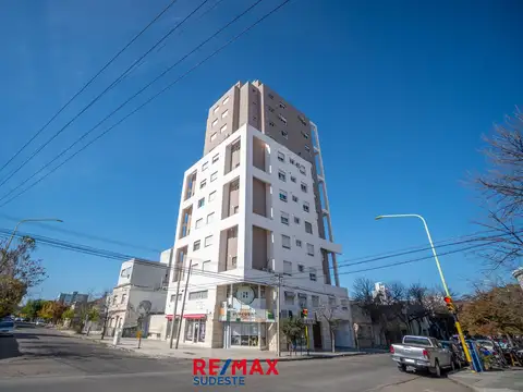 3 AMBIENTES CENTRICO CON COCHERA . IMPECABLE!