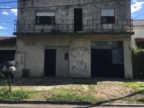 Lote con construcción en muy buena ubicación 