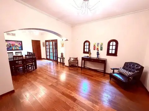 Casa 6 ambientes con 3 baños