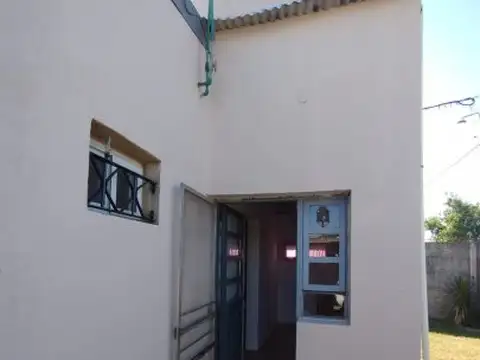 Casa 2 ambientes con 1 baño