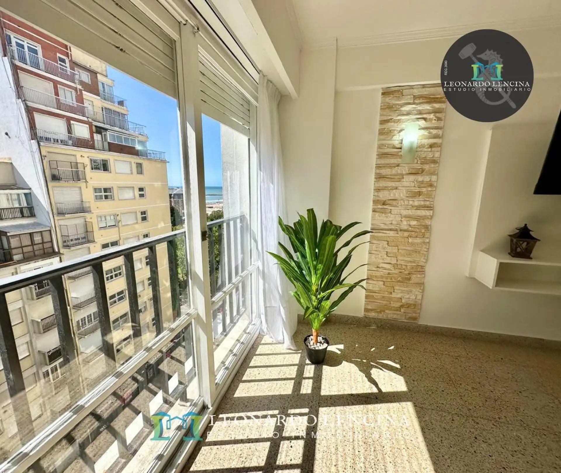 Departamento 2 amb + dep, 49m² - Vista lateral al mar
