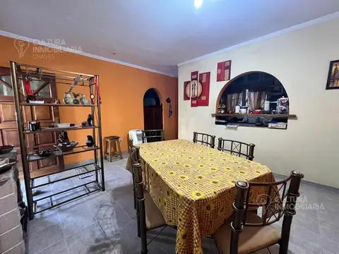 Casa 4 ambientes con 2 baños