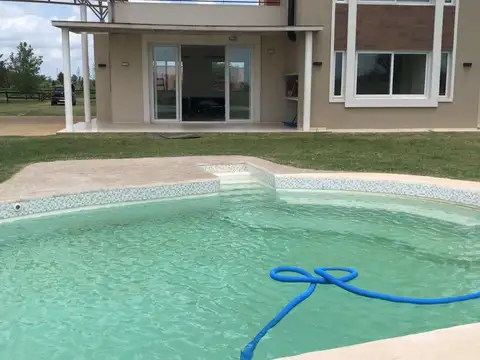 Casa 4 ambientes con 4 baños