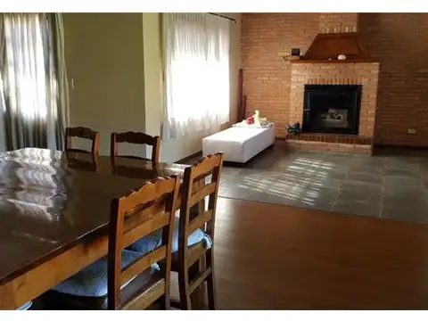 Casa en Venta con 4 cocheras