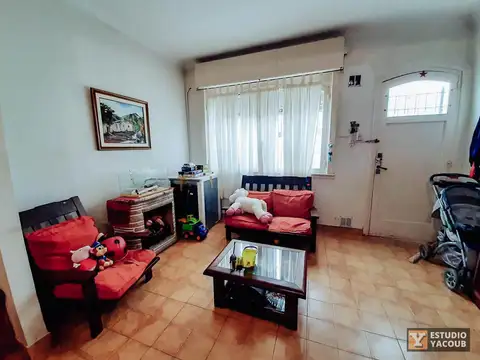 Casa 4 ambientes con 2 baños