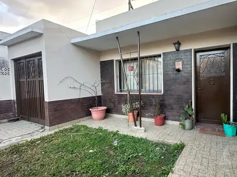 PH tipo Casa- en una sola planta - dos dormitorios - cochera- patio - Ituzaingó Norte