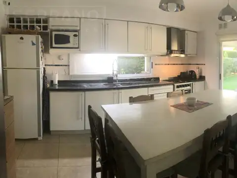 Casa 5 ambientes con 2 baños