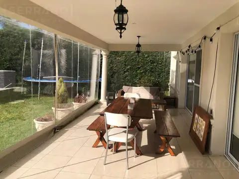 Casa en alquiler de 5 ambientes con muebles en Maschwitz Privado, Escobar
