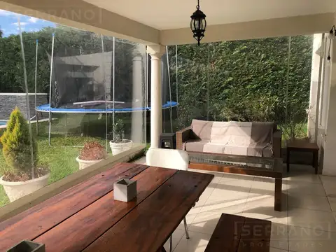 Casa en alquiler de 5 ambientes con muebles en Maschwitz Privado, Escobar