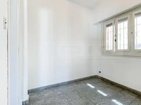 Casa 6 ambientes con 2 baños