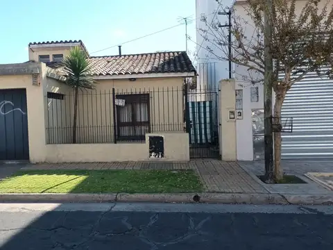 Casa de 4 amb. con depto. de 2 amb en venta | Berazategui