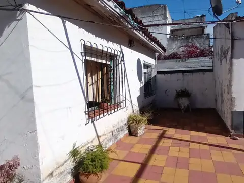 Casa 6 ambientes con 2 baños