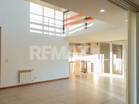 EN VENTA CASA GERENCIAL 4 DORM COMAHUE GOLF CLUB