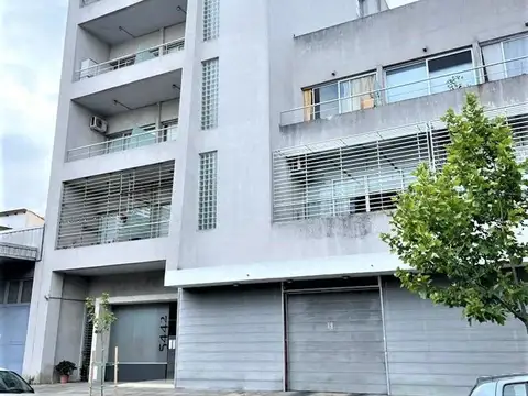 Monoambiente muy amplio tipo Loft con Balcón