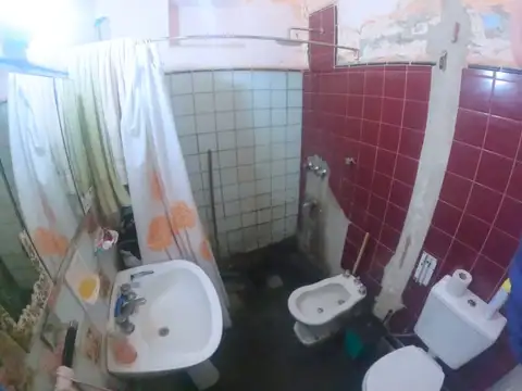 Casa 6 ambientes con 2 baños