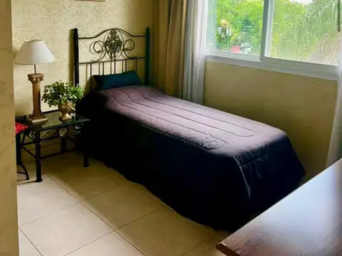 En Venta Una Propiedad Unica, Hermoso Chalet Sobre Lote de 900 m², 5 Amb 3 Baños F: 9872