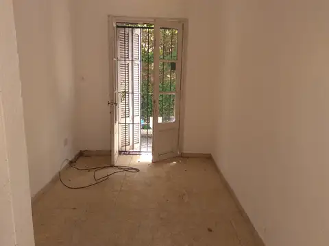 PH EN PLANTA BAJA DE 2 DORMI, EXCELENTE UBICACIÓN