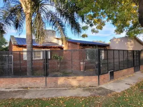 VENTA - Casa 3 habitaciones con todos los servicios, Ricardone