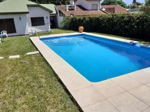 VENTA CASA 5 AMB. GRAN LOTE PARQUE PILETA QUINCHO