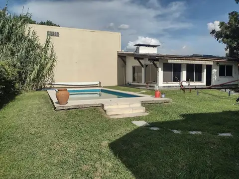 Casa en Venta con 4 cocheras