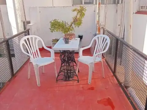 Luminoso ambiente en piso alto con Terraza
