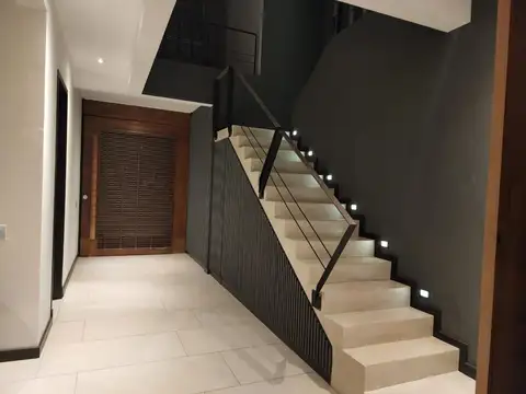 Casa 5 ambientes con 7 baños