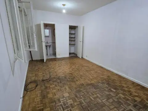 Departamento en Alquiler en Monserrat, $ 350.000