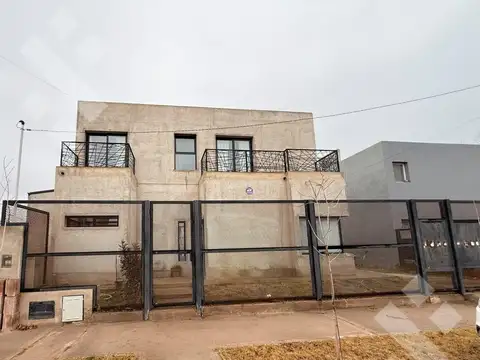 VENTA DUPLEX 3 DORMITORIOS - B° LOS LIRIOS, CIPOLLETI