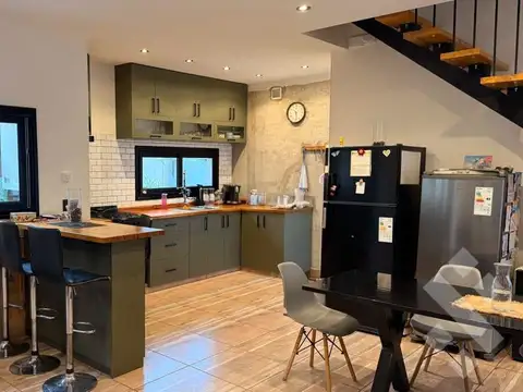 Depto Tipo Casa en Venta de 5 ambientes