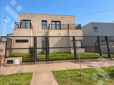 VENTA DUPLEX 3 DORMITORIOS - B° LOS LIRIOS, CIPOLLETI