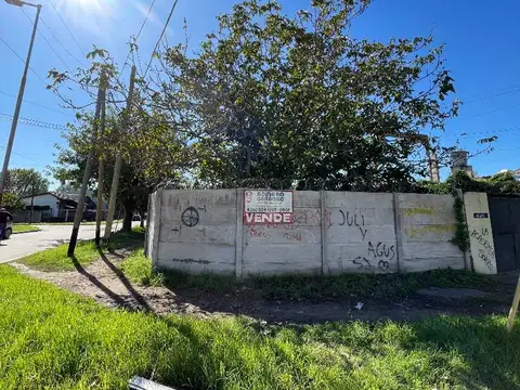 OPORTUNIDAD Casa a refaccionar con importante terreno IDEAL VIVIENDA O PARA EMPREDIMIENTO COMERCIAL