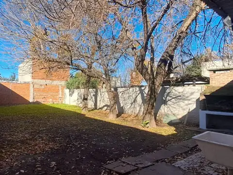 Casa en Alquiler con 1 cochera