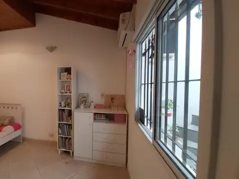 PH EXCELENTE ESTADO 4 AMBIENTES AL FTE CON PATIO Y TERRAZA, 2 BAÑOS COMPLETOS. ENTRADA INDEP