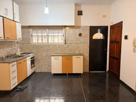 Depto Tipo Casa en Alquiler en Ciudadela, $ 650.000