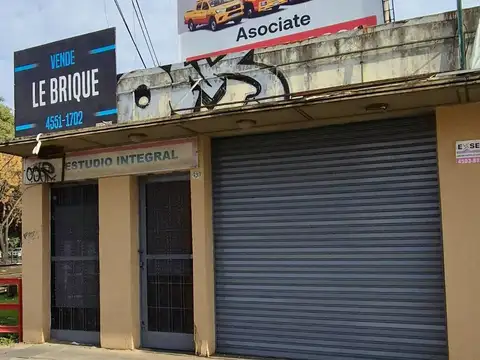 Local a la calle con entrada de vehiculo