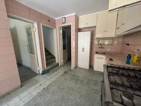 Luminosa y muy amplia casa en excelente entorno