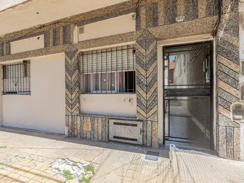 VENTA PH 2 AMB C/PATIO EN PLANTA BAJA - CASEROS