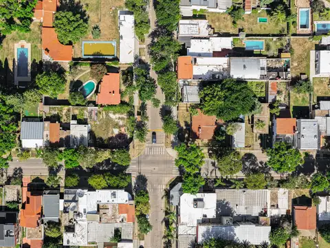 Lote en venta apto desarrollo comercial o viviendas en el centro de Funes