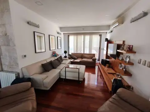 Venta Imponente Casa 7 AMB Bernal O Quincho Pileta