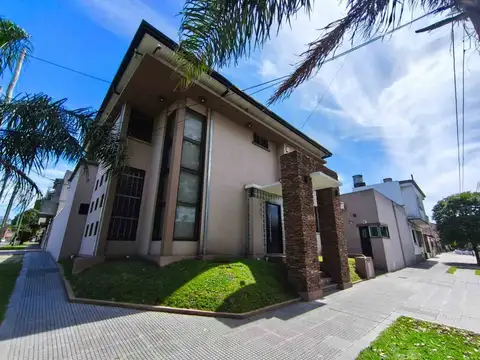 Venta Imponente Casa 7 AMB Bernal O Quincho Pileta