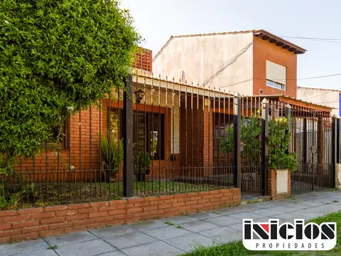 Chalet: Rico N° 931 E/ La Argentina y Calvetti - El Silvio - C1062