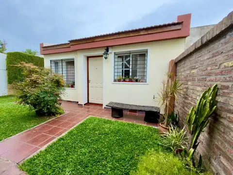 Casa 6 ambientes con 1 baño