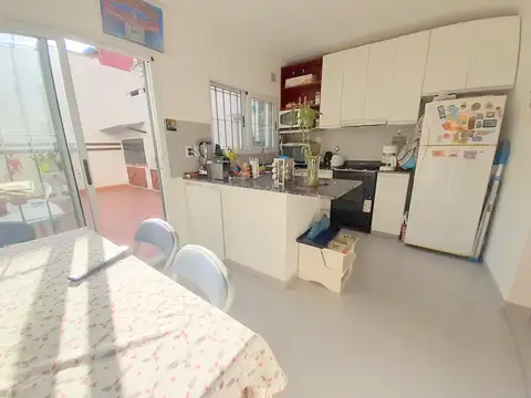 HERMOSO DUPLEX CON PATIO, TERRAZA Y COCHERA EN FLORIDA