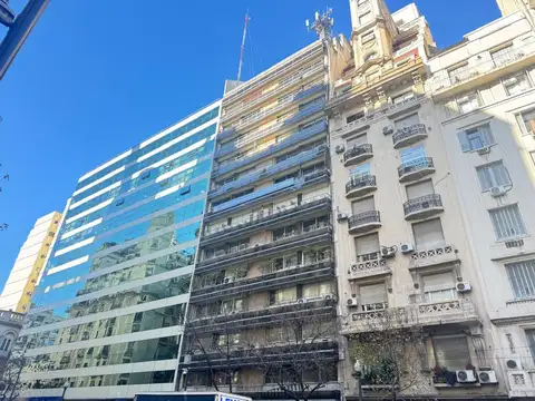Alquiler oficina comercial con cochera en microcentro