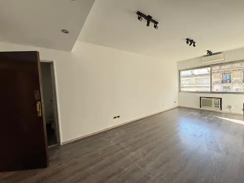 Oficina 4 ambientes con 2 baños