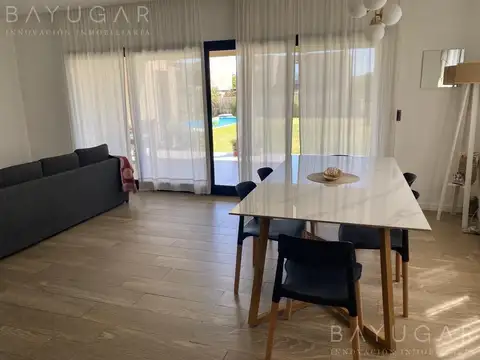 Casa en Venta en Pilar del Este - Santa Lucia, USD 159.000